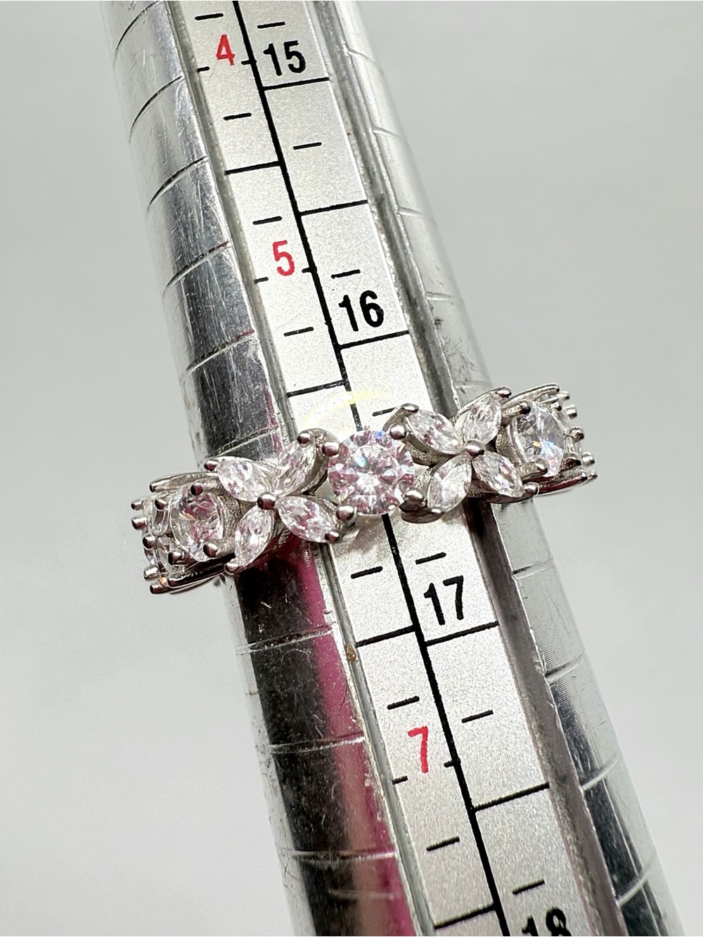 Elegant Silver Women's Ring - Picture 7 of 17